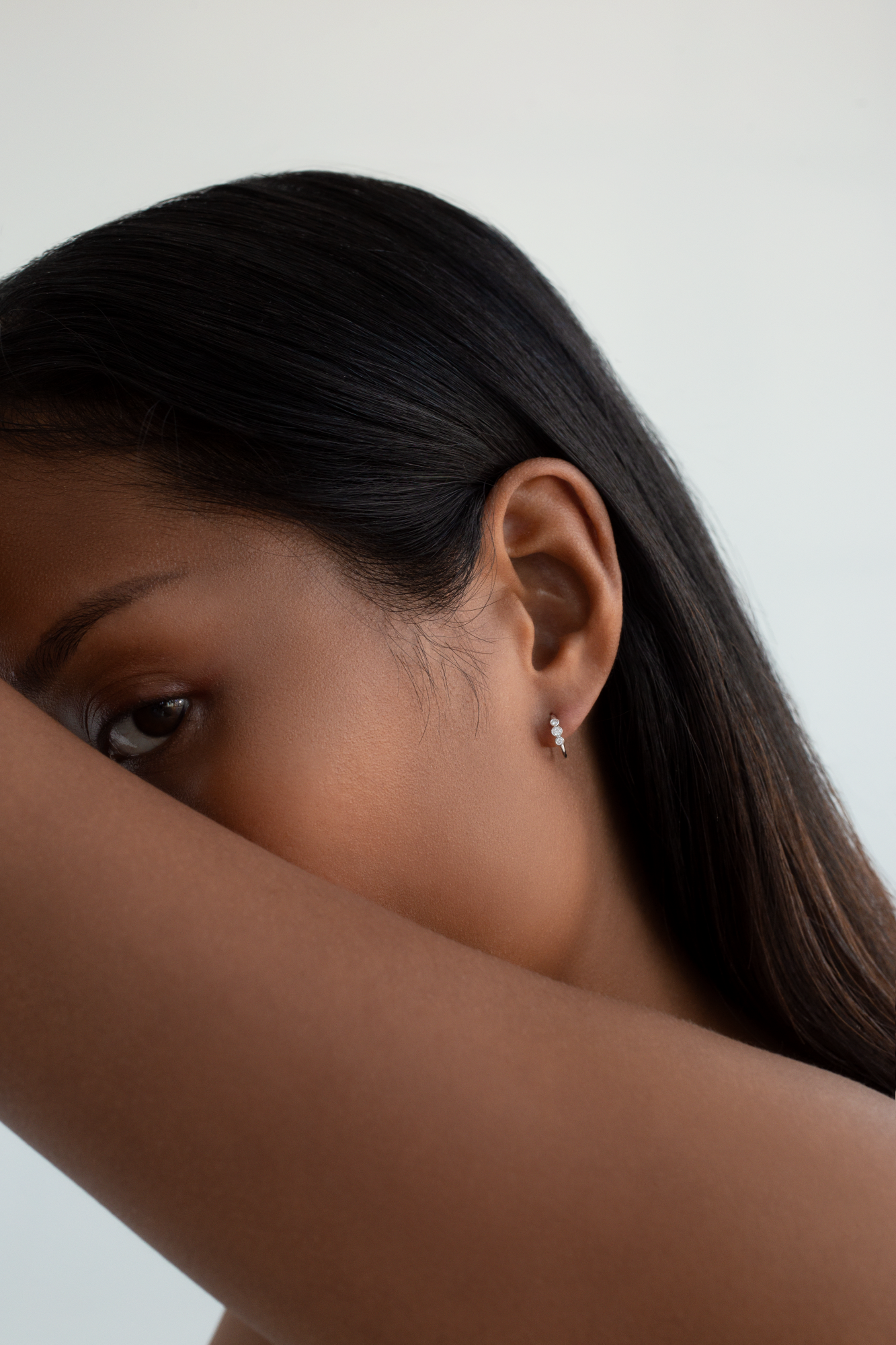 3-stens Bezel Diamant Hoops | 18K Hvidguld