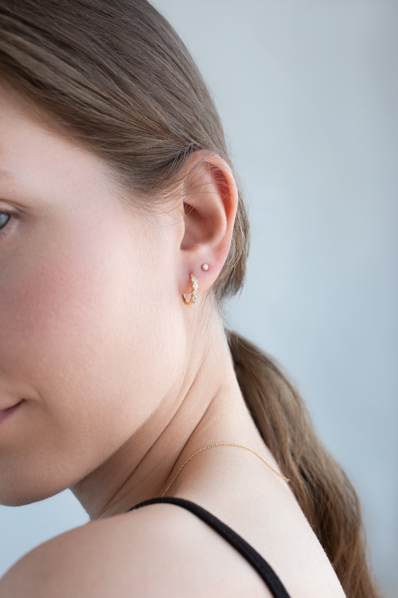 Solitaire Bezel Diamant Ørestikker