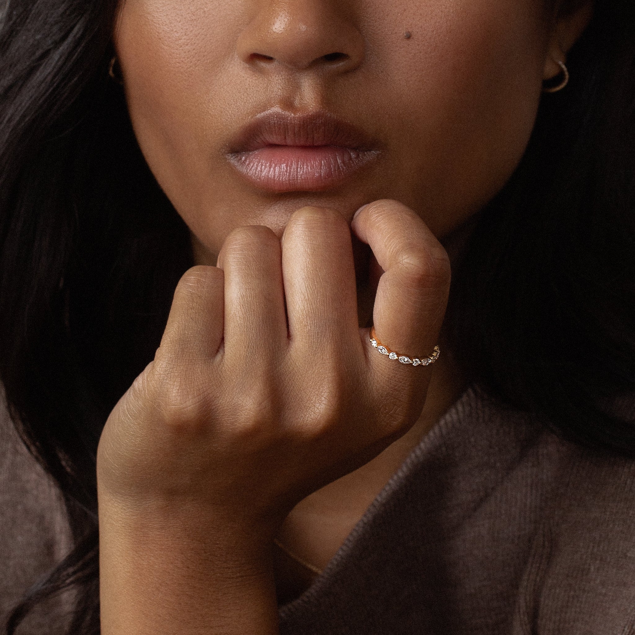 Halv Floating Marquise Alliancering | 18K Hvidguld