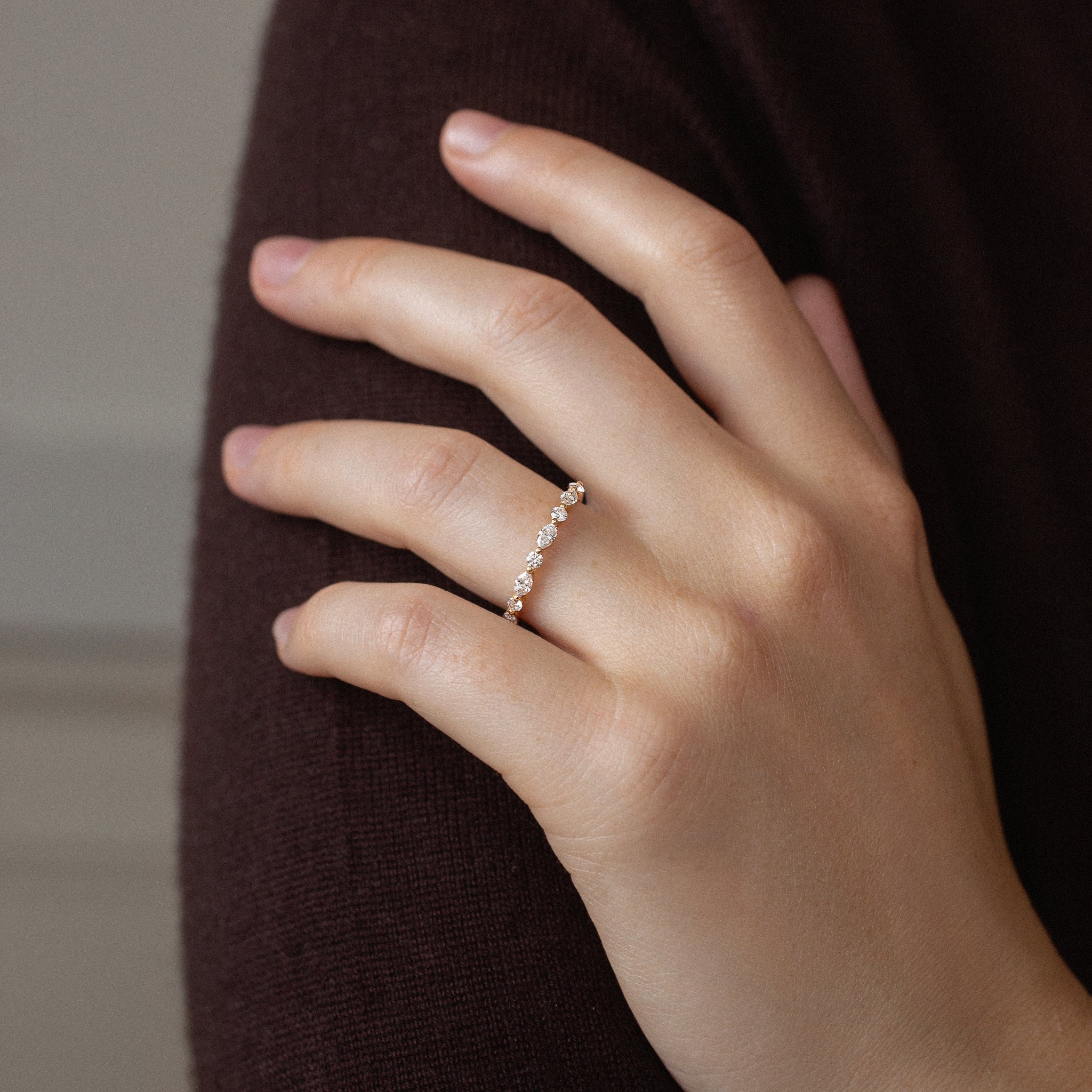 Halv Floating Marquise Alliancering | 18K Hvidguld