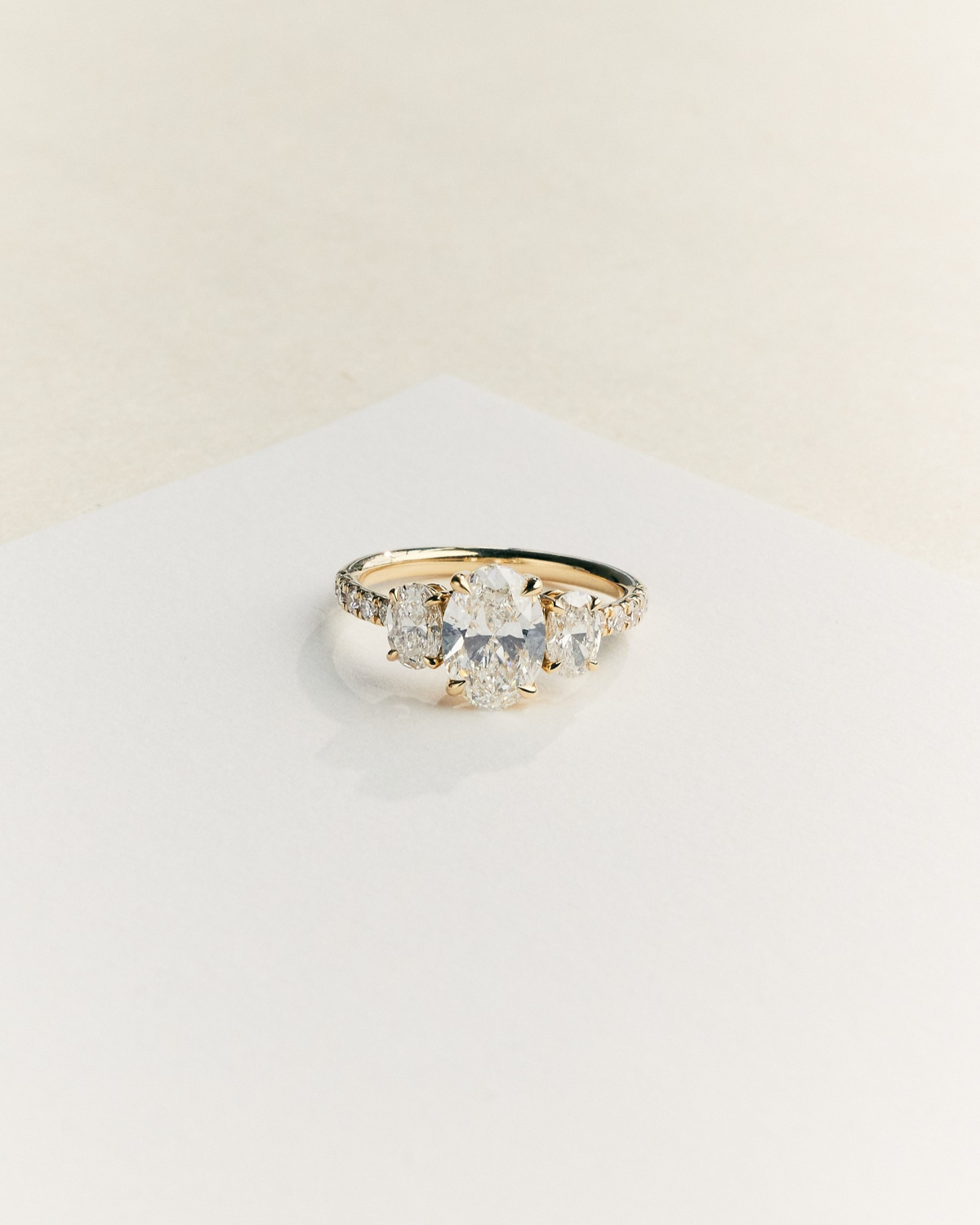 Bella forlovelsesring | Ovale diamanter