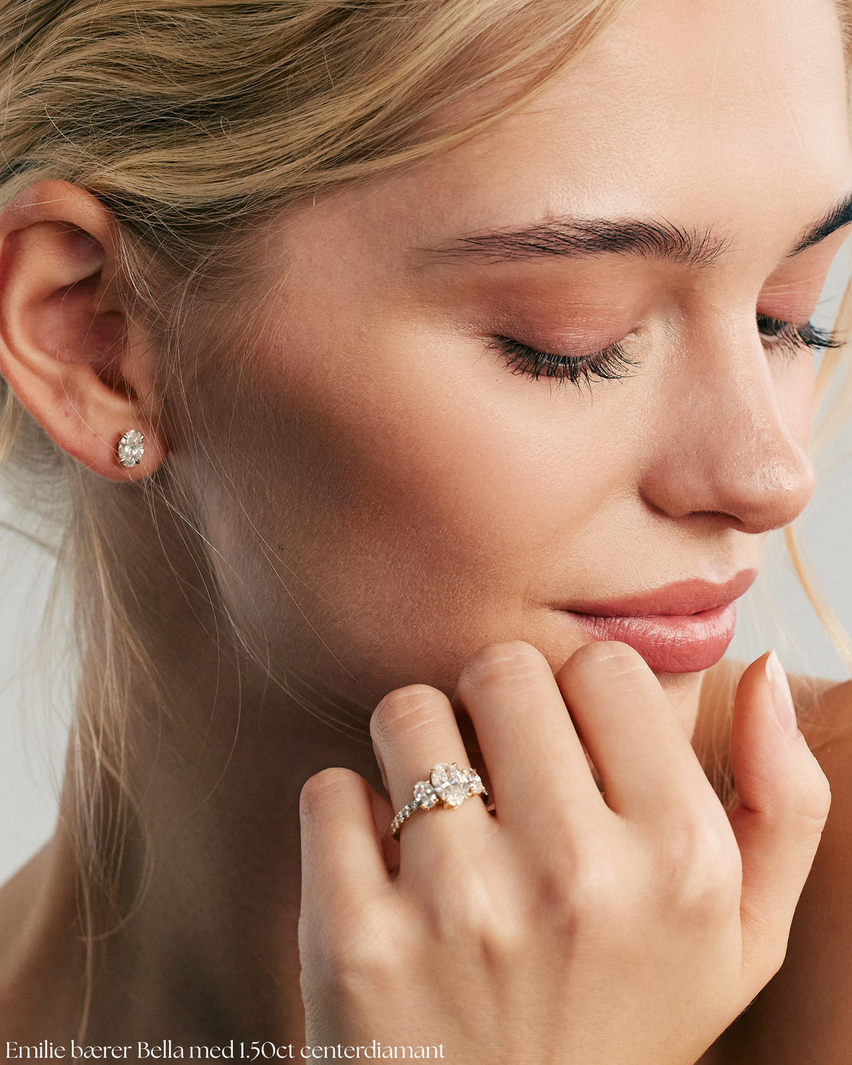 Bella forlovelsesring | Ovale diamanter