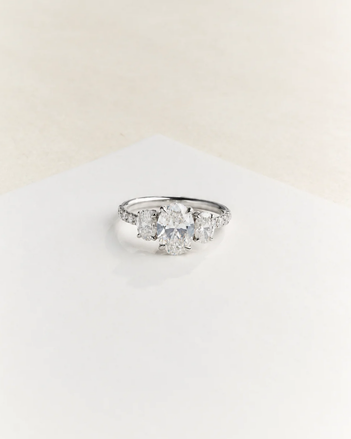 Bella forlovelsesring | Ovale diamanter