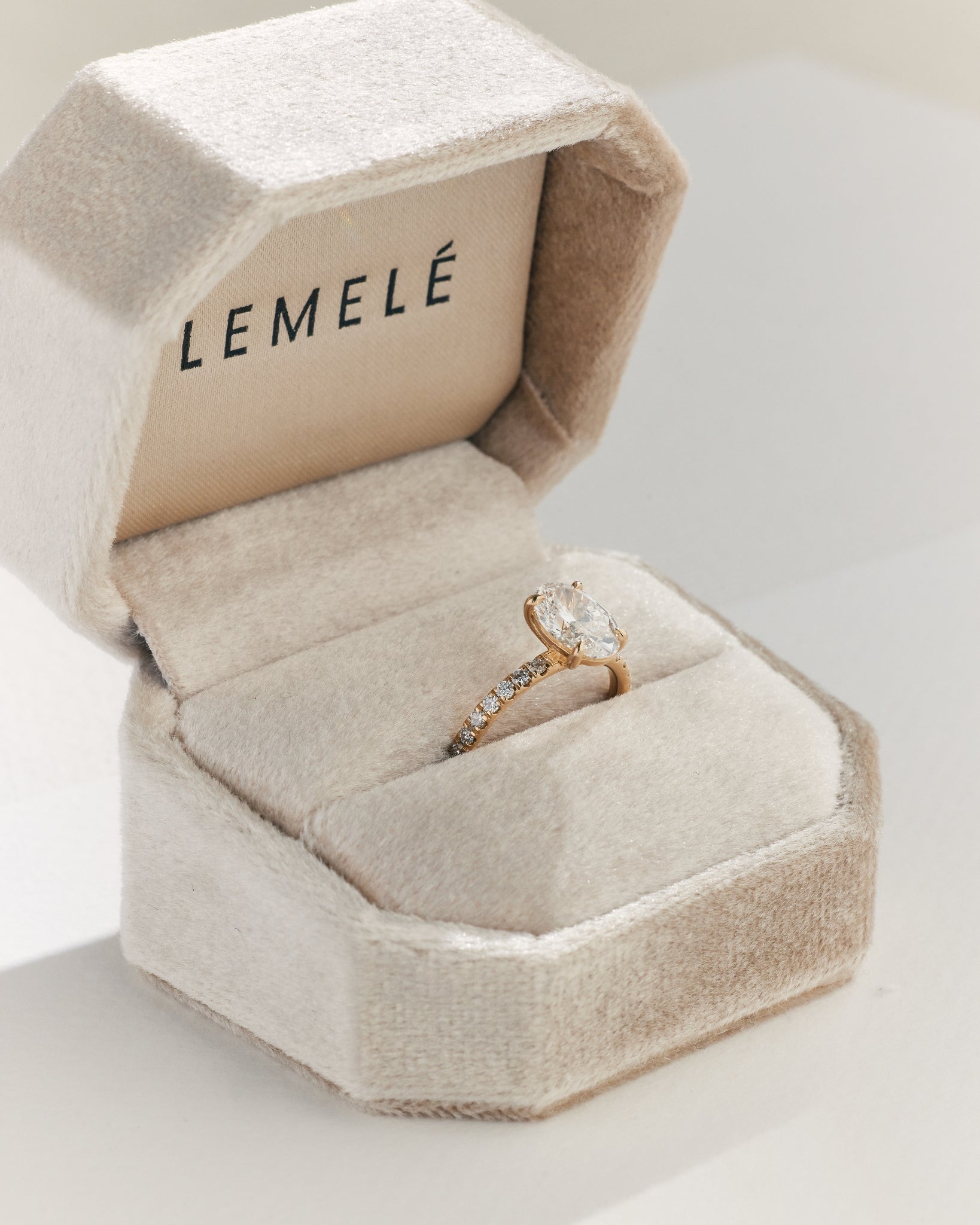 Ava Diamantring | Oval