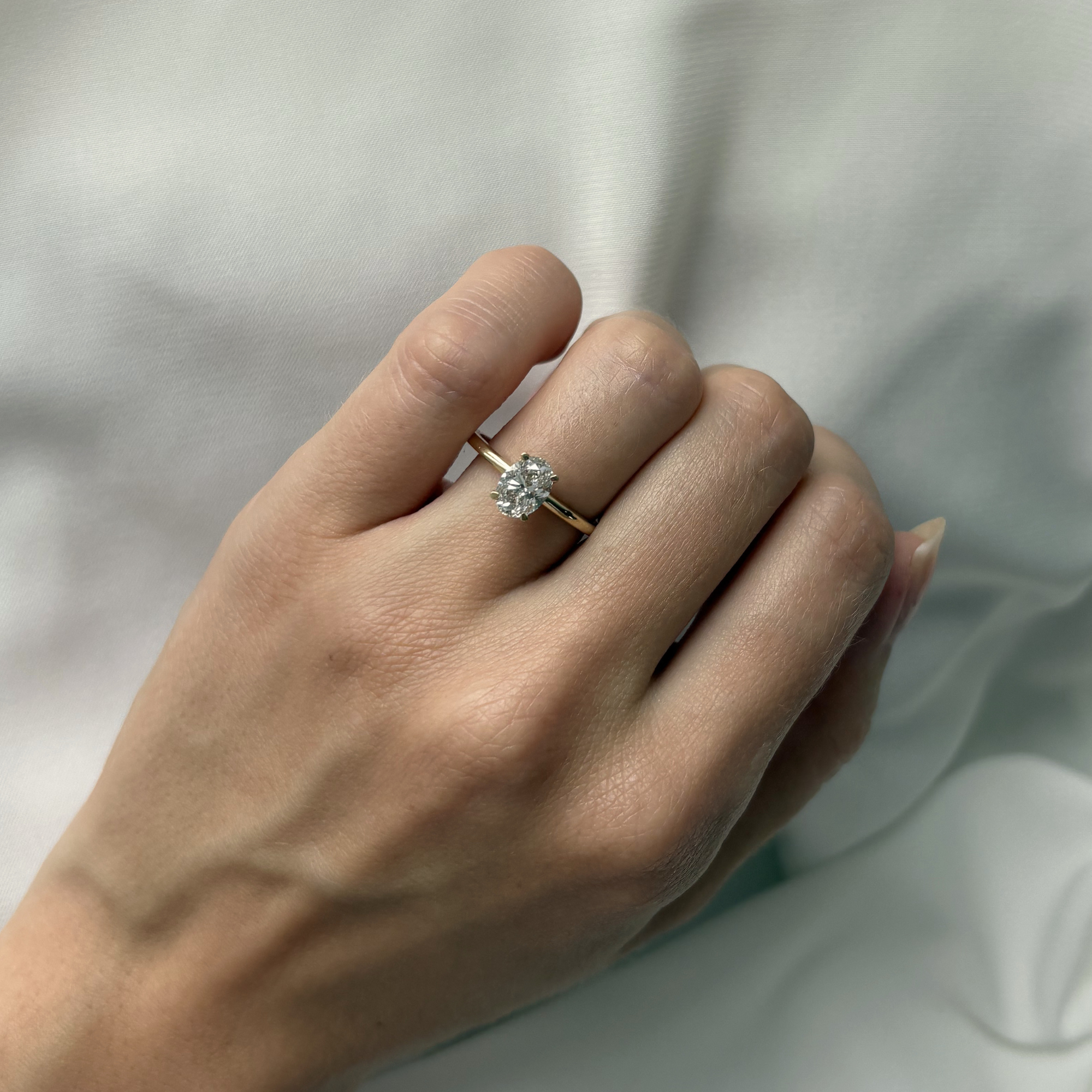 0.83ct Oval Solitaire Ring | 14K Guld