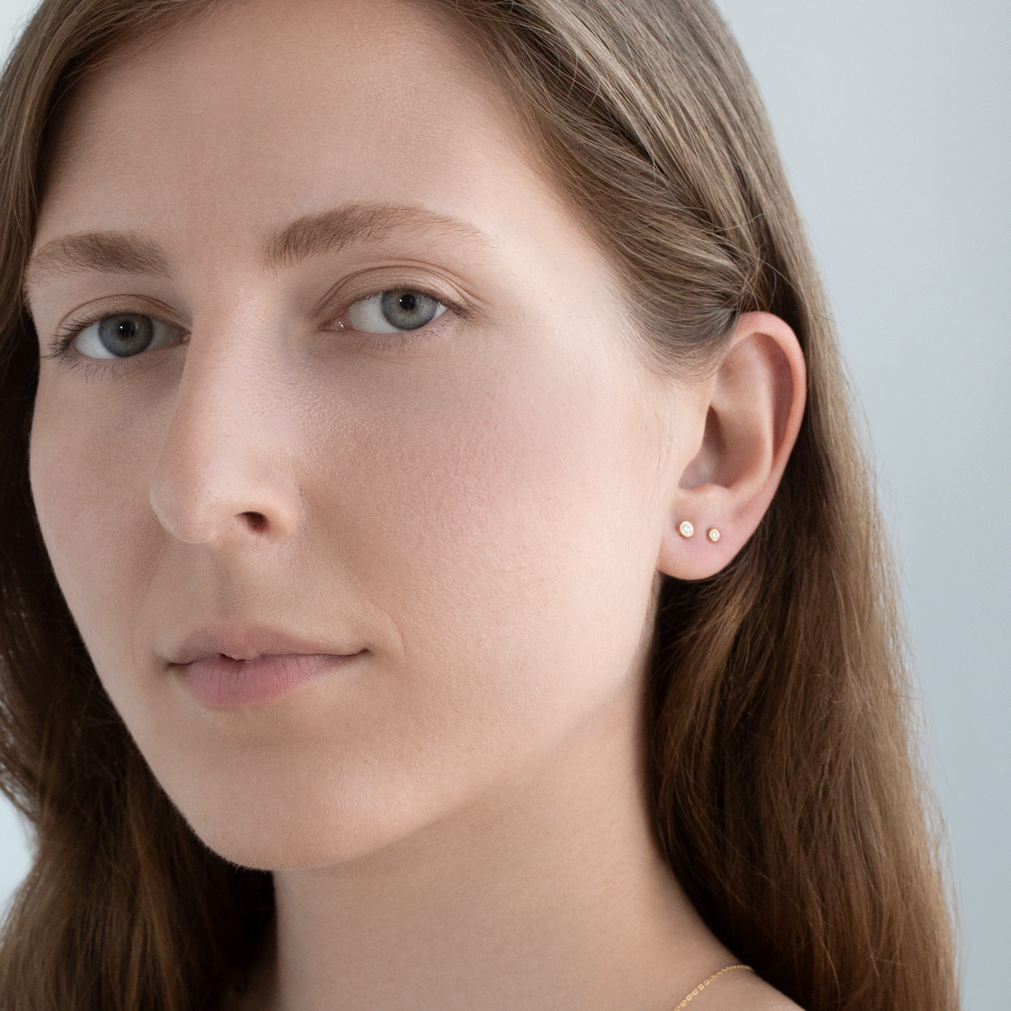 Solitaire Bezel Diamant Ørestikker