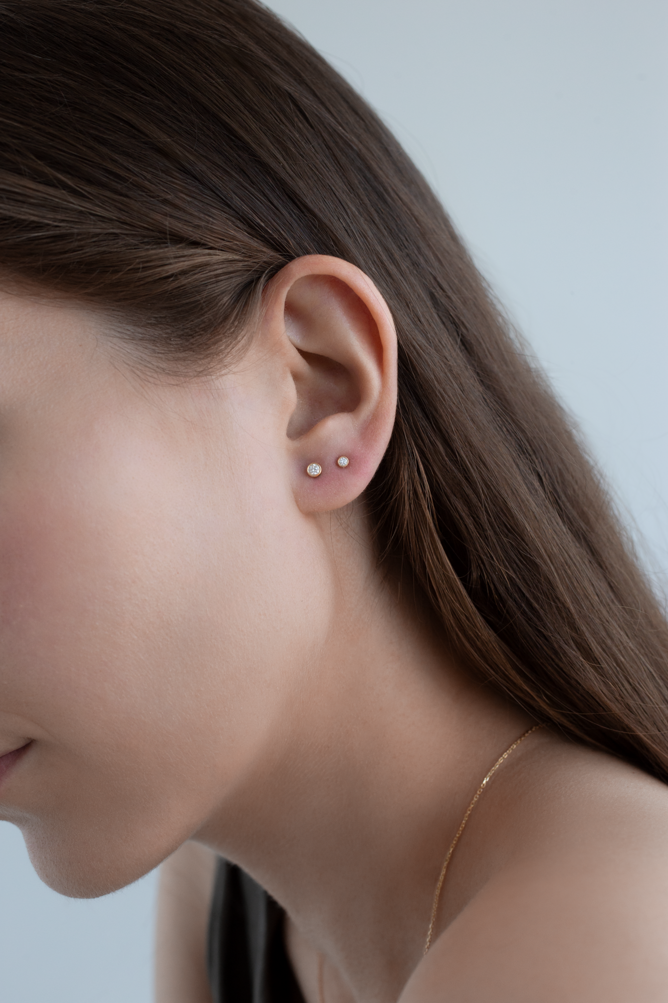 Solitaire Bezel Diamant Ørestikker