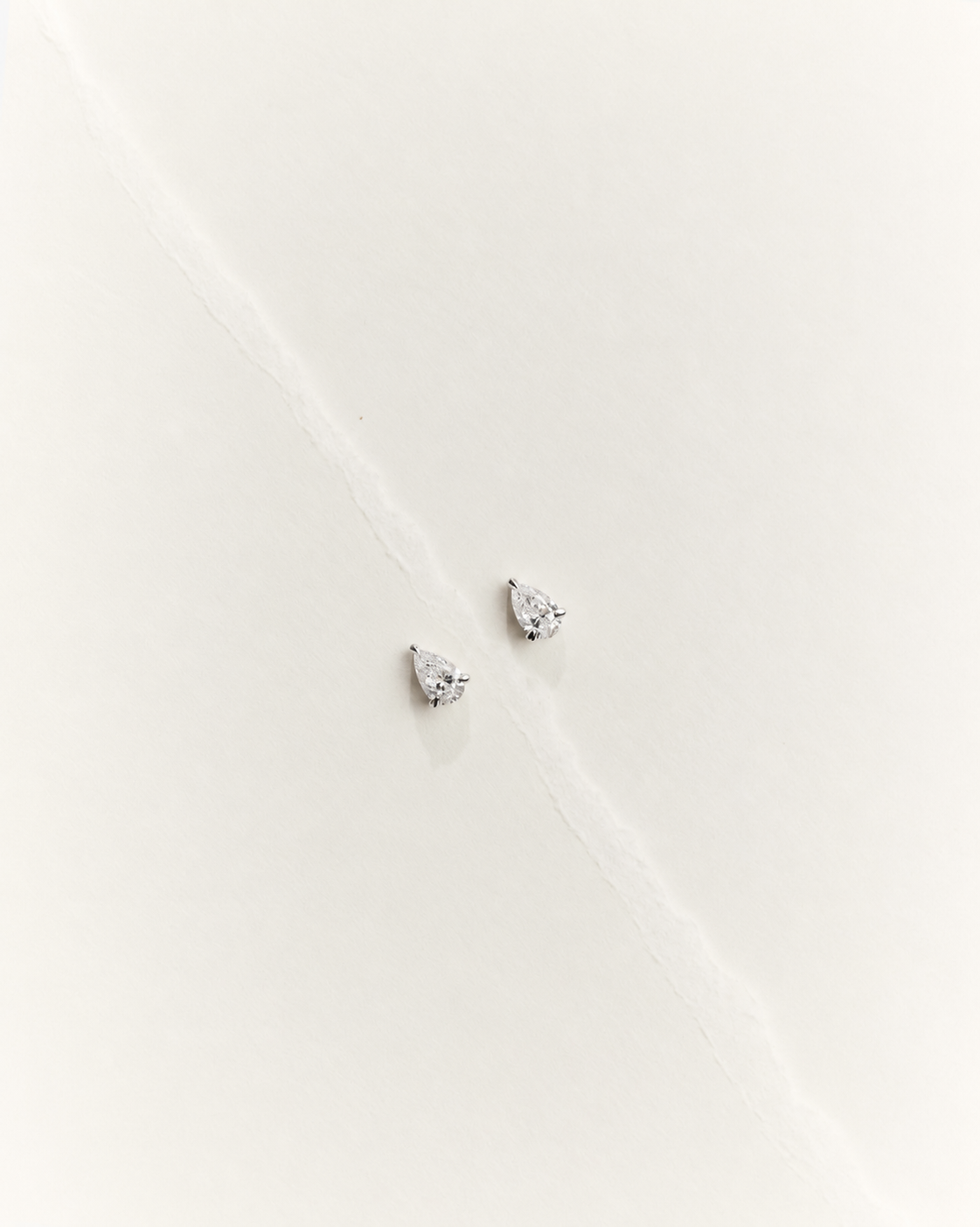 Solitaire Prong Diamant Ørestikker | Dråbe