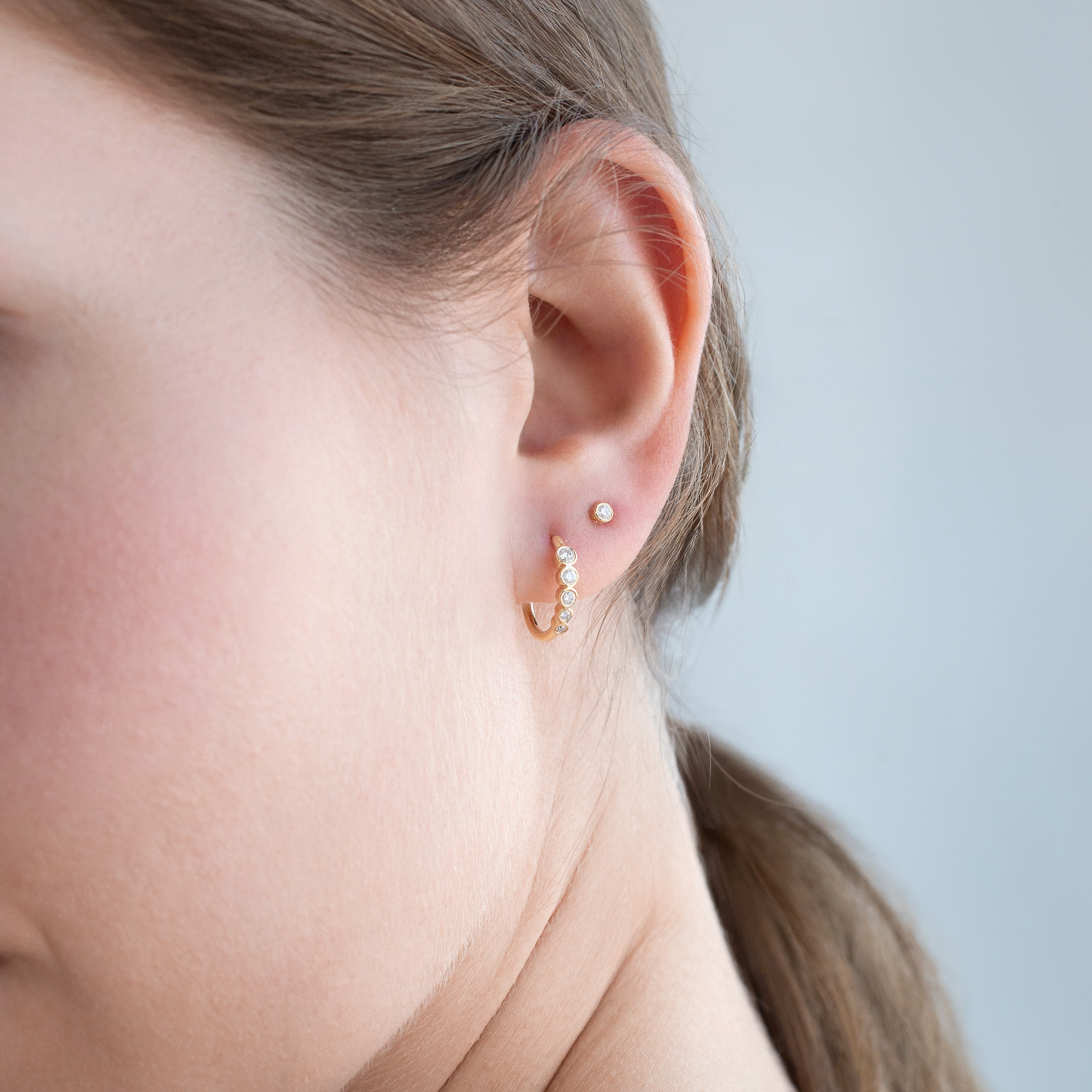 5-stens Bezel Diamant Hoops | 18K Guld
