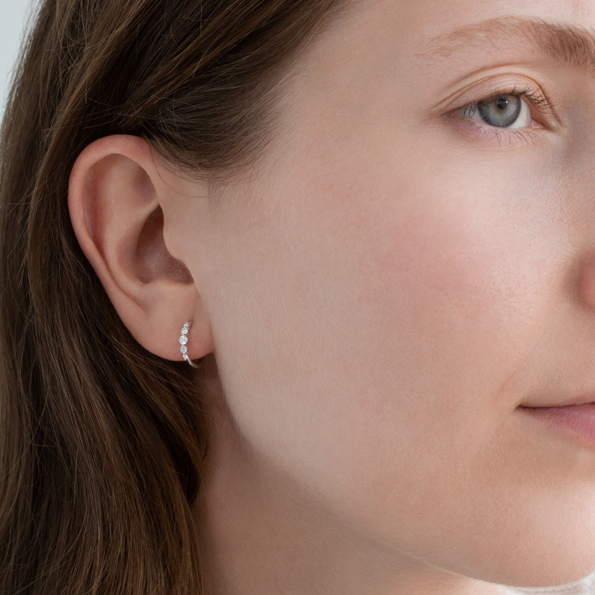 5-stens Floating Diamant Hoops | 18K Hvidguld