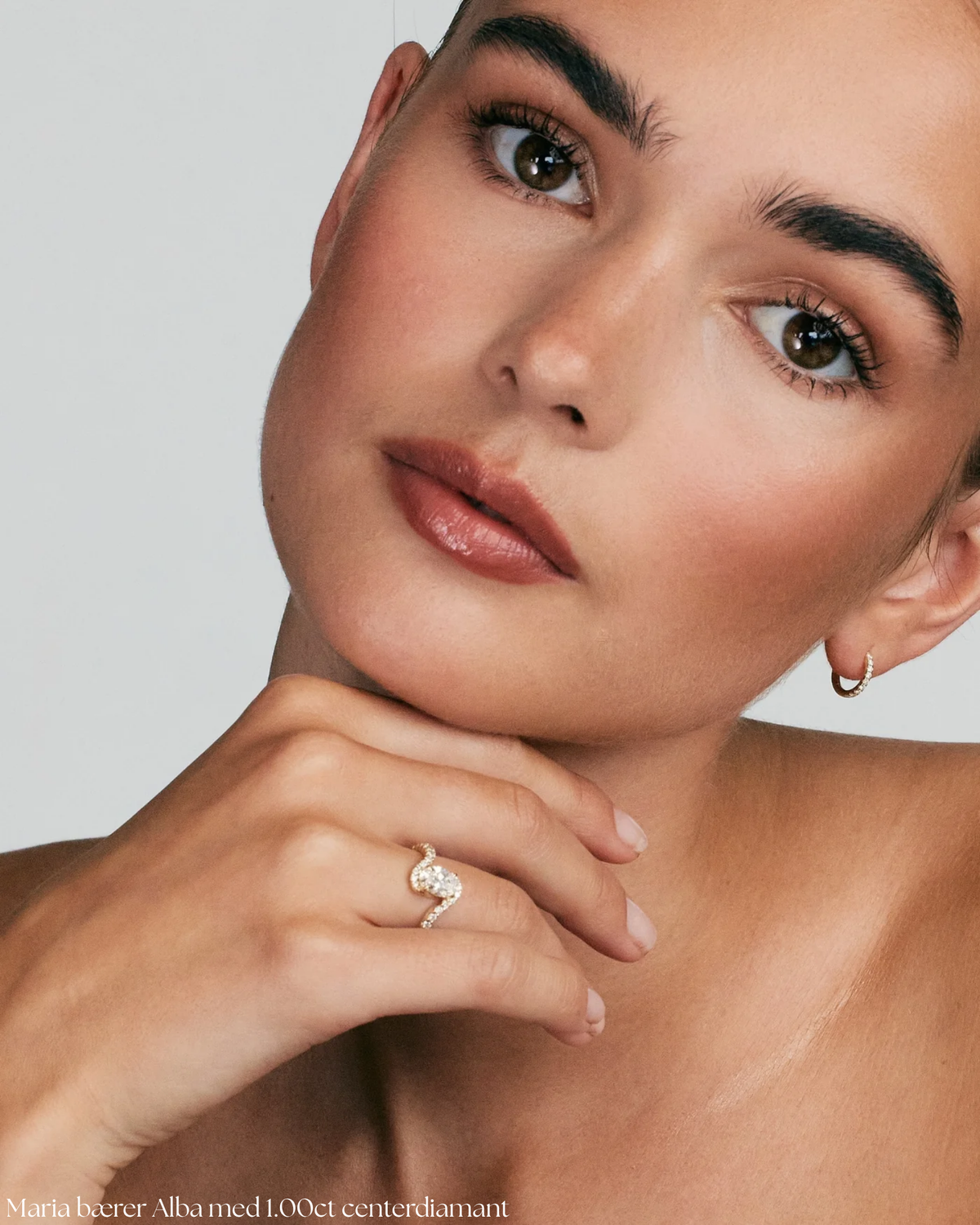 Alba forlovelsesring | Oval diamant