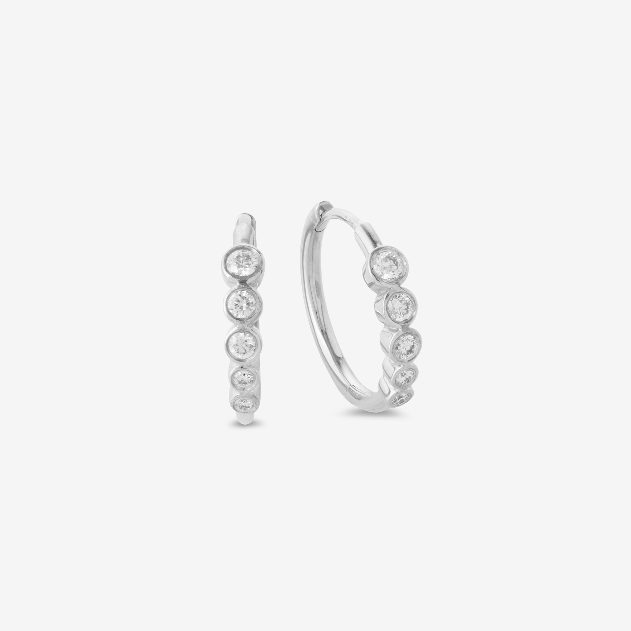 5-stens Bezel Diamant Hoops | 18K Hvidguld