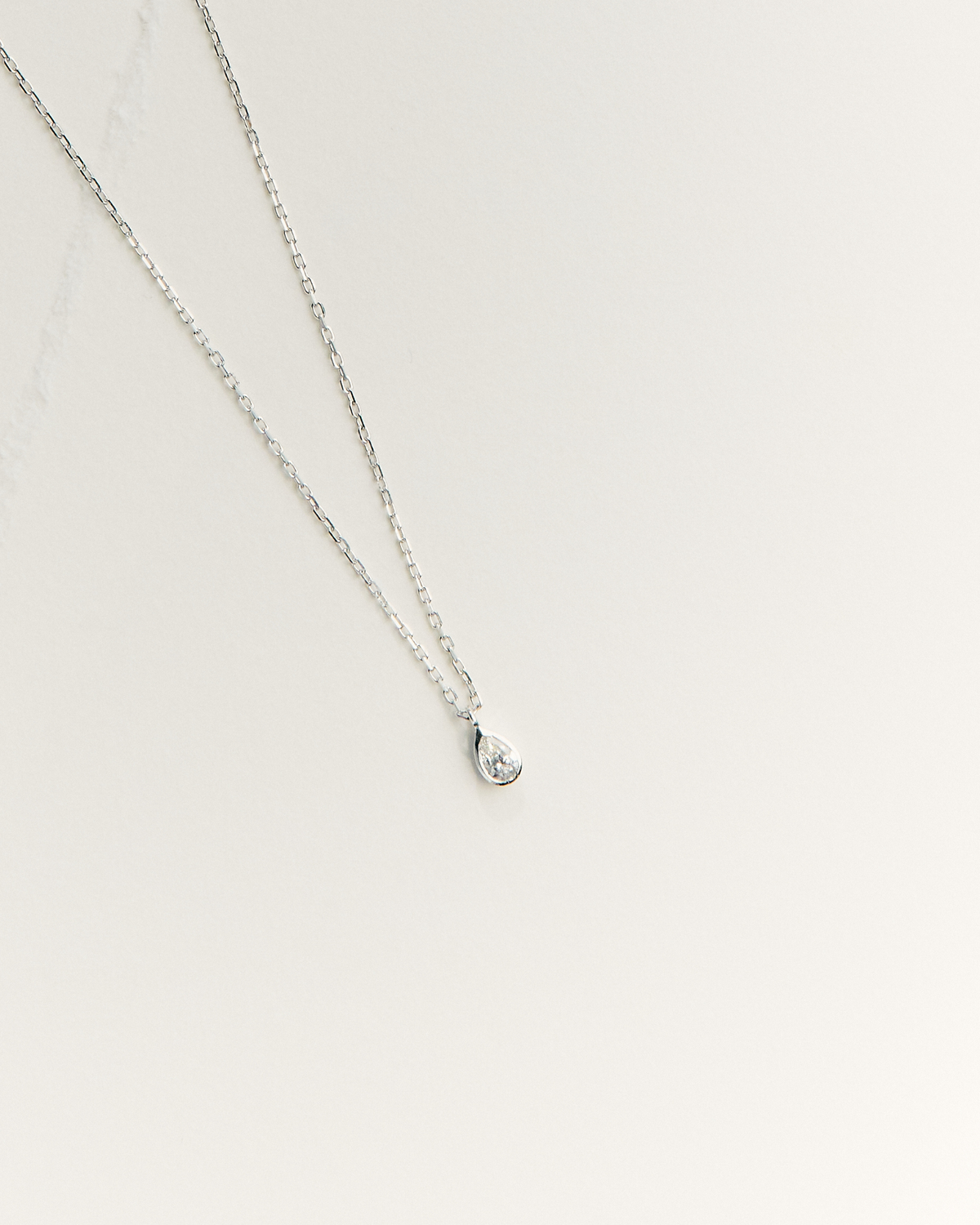 Solitaire Bezel Diamant Halskæde | Dråbe