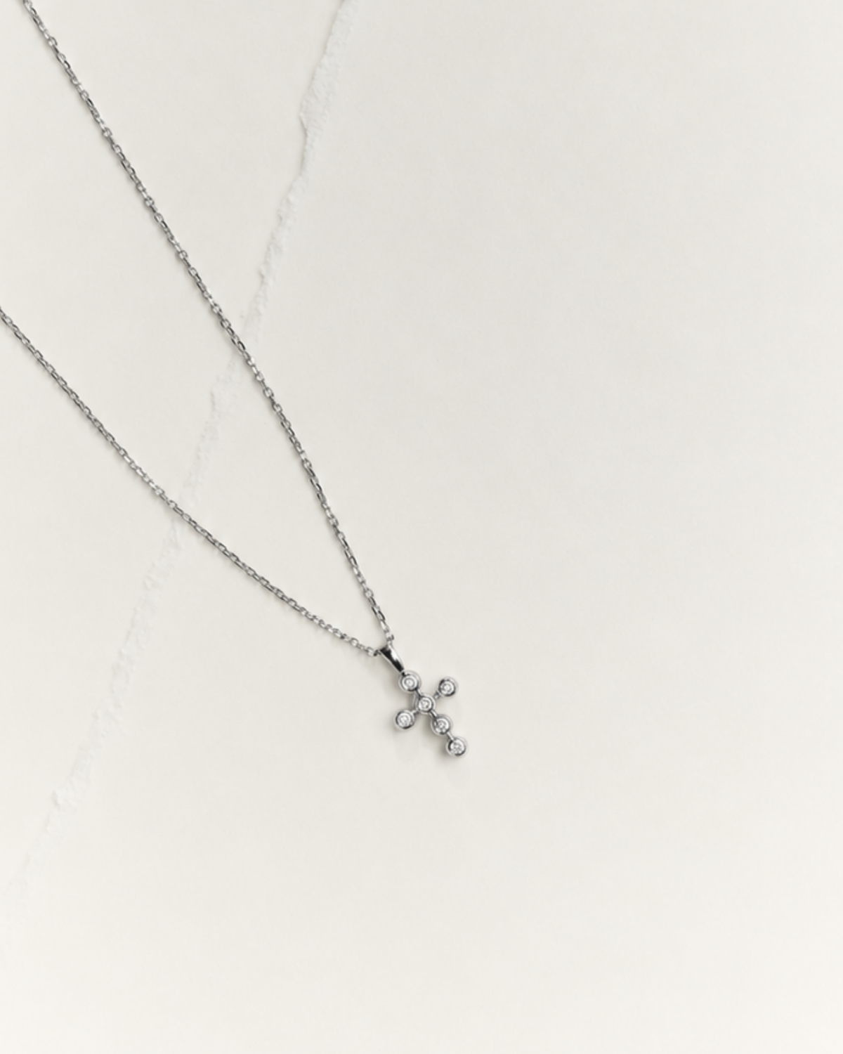 Diamantkors Bezel Halskæde
