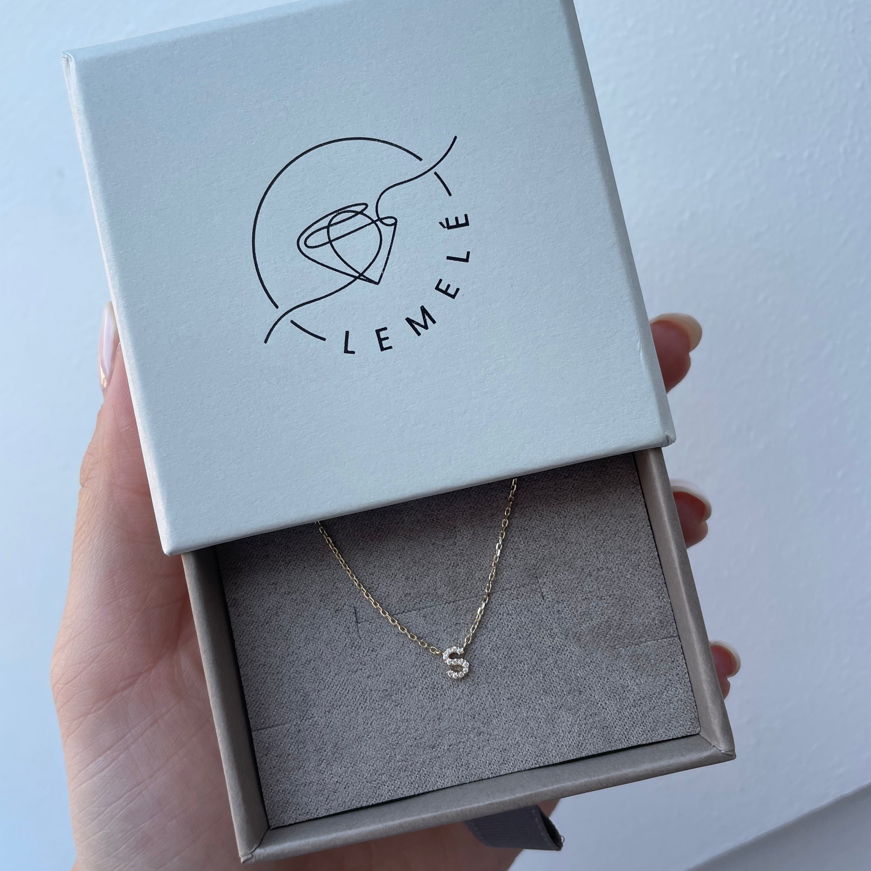 Diamant Bogstav | A-Z | Sat i halskæden | 18K Guld