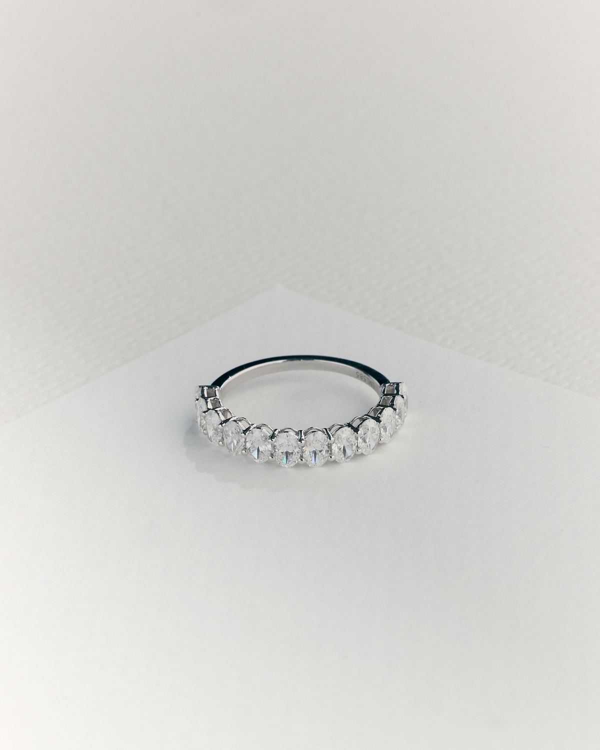 Elodie Halv Alliancering | Oval