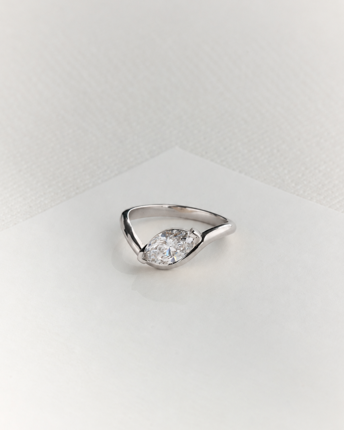 Luna forlovelsesring | Marquise diamant