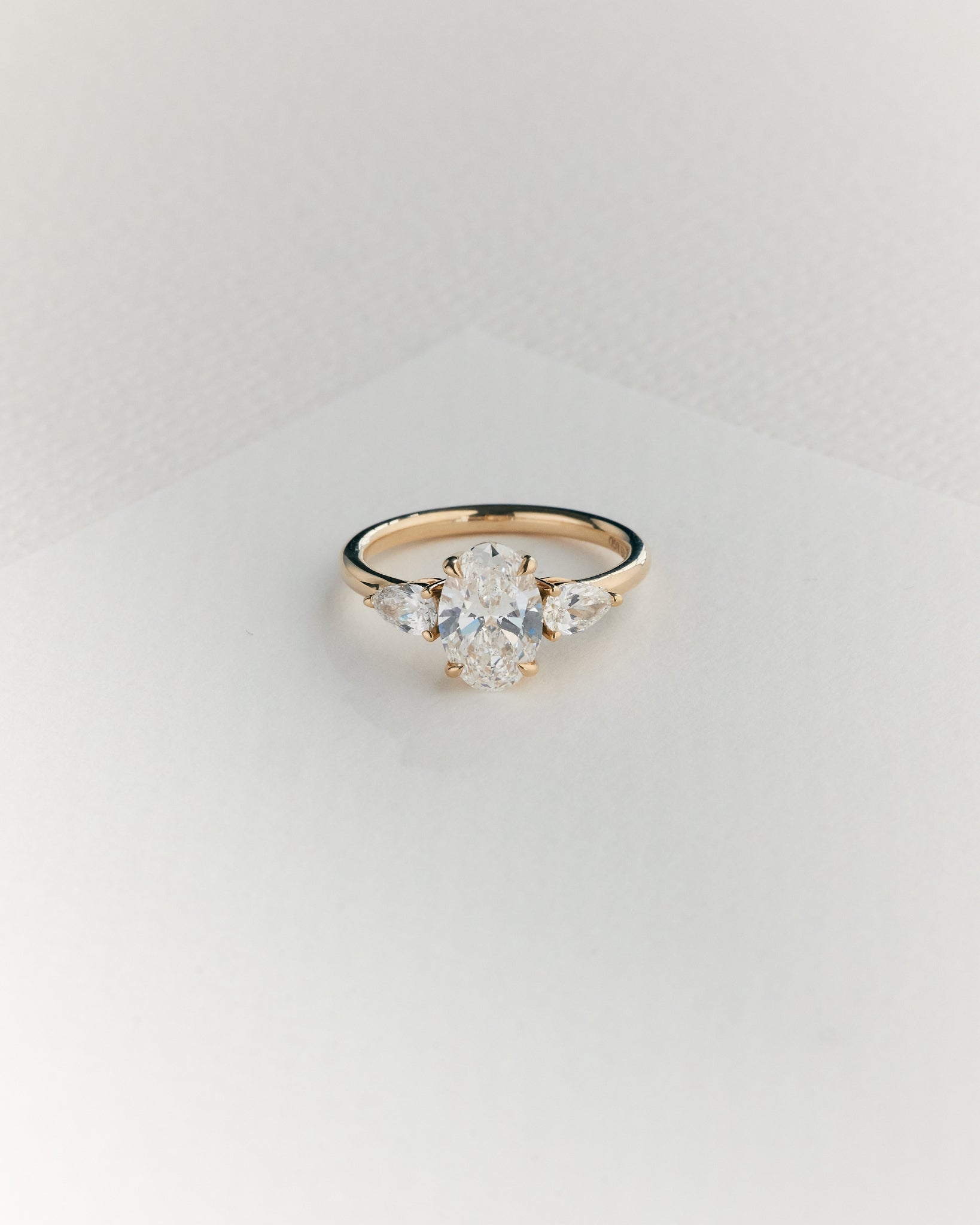 Olivia Diamantring | Oval & Dråbe