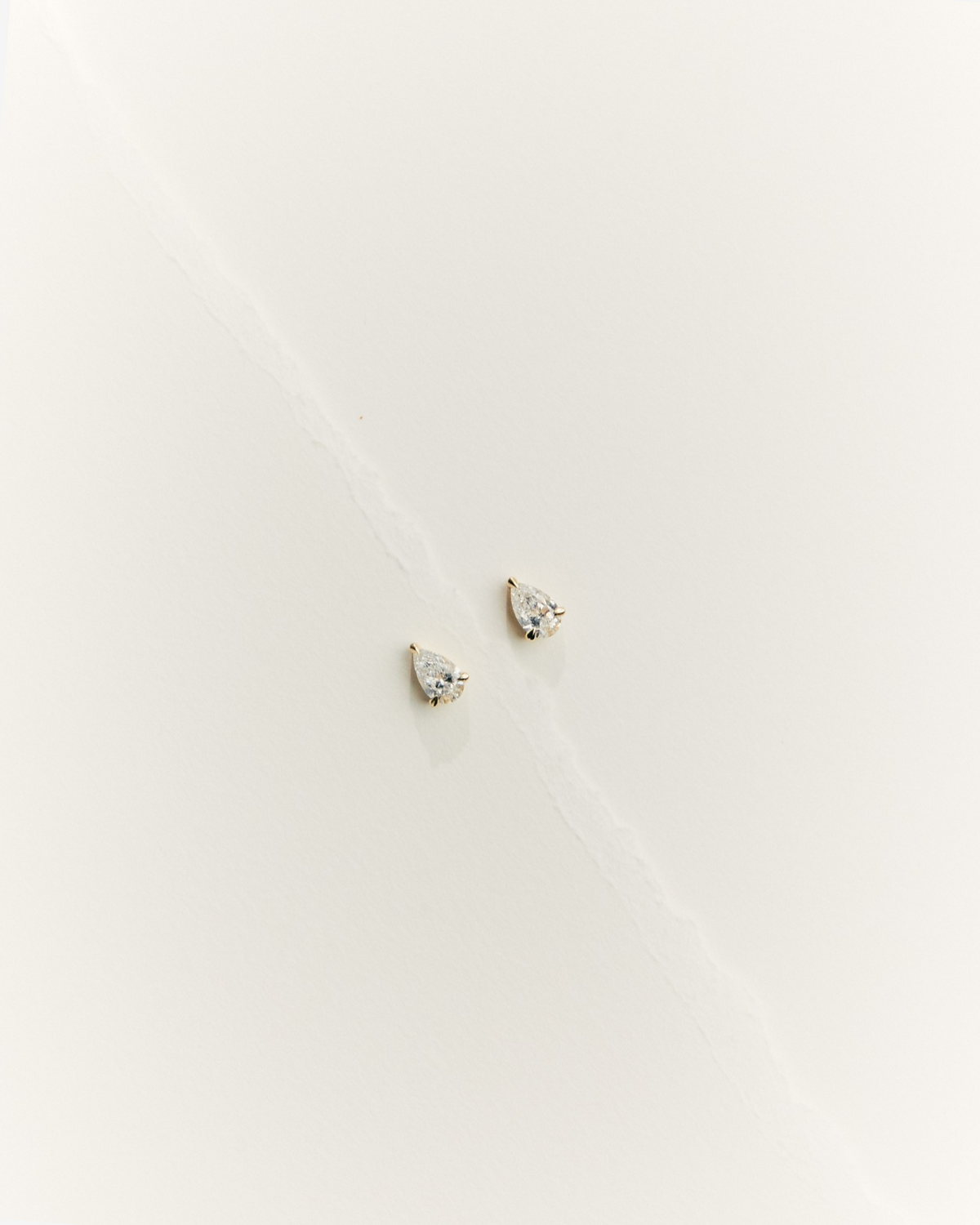 Solitaire Prong Diamant Ørestikker | Dråbe